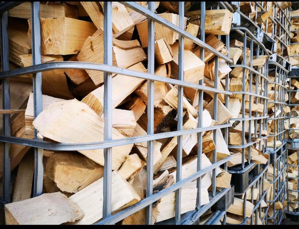 Brennholz-Vorrat bei Holz Wiese